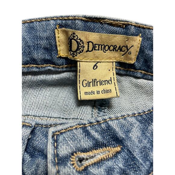 Democracy Girlfriend Fit Floral‎ Embroidered Distressed Jeans Size 6 - Picture 8 of 10